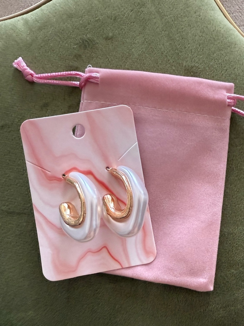 NWT GOLD AND PEARL FASHION EARRINGS